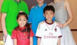 明星生娃后爆料结婚视频,婚后生活甜蜜曝光，宝宝萌态十足